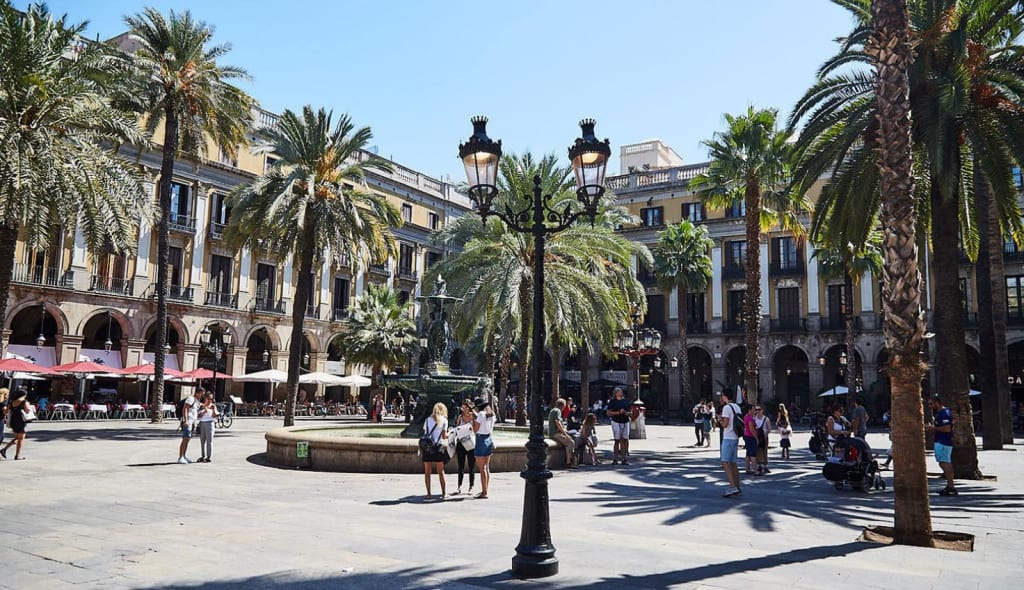 Plaça Reial Barcelona - Things to do in Gothic Quarter - Things to do in Barcelona